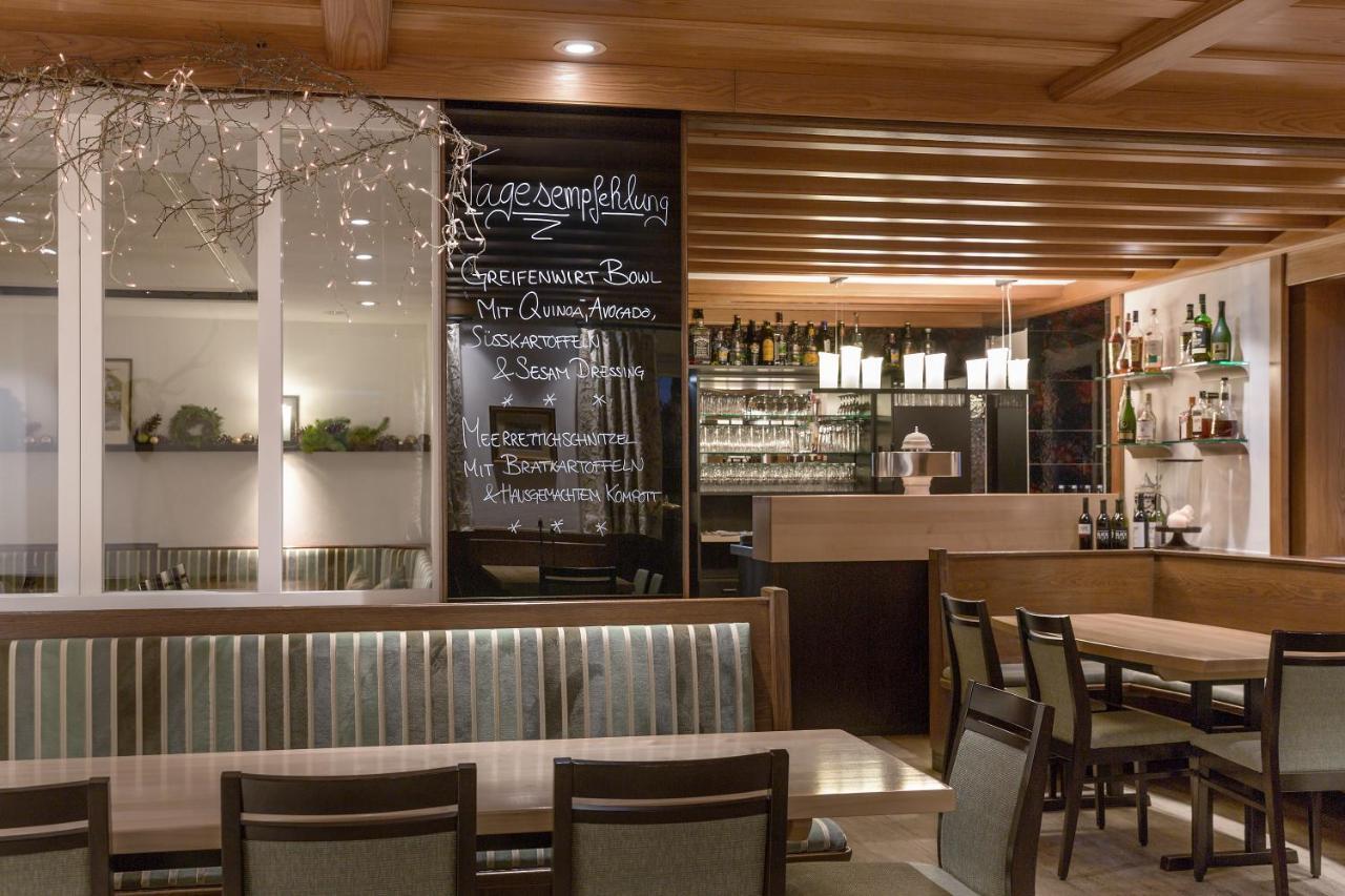 Wirtshaus & Hotel Goldener Greif Edelsfeld Eksteriør billede