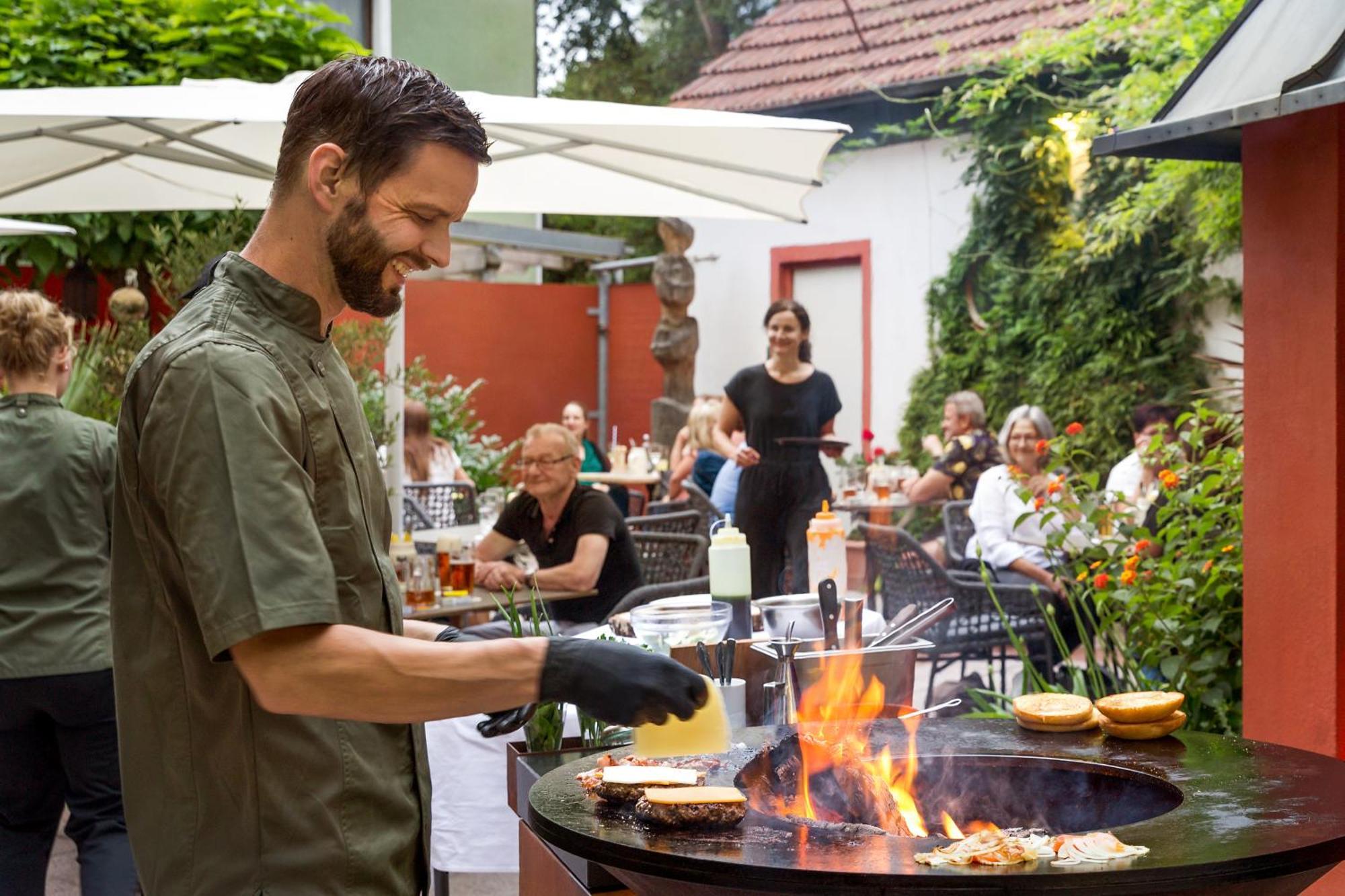 Wirtshaus & Hotel Goldener Greif Edelsfeld Eksteriør billede