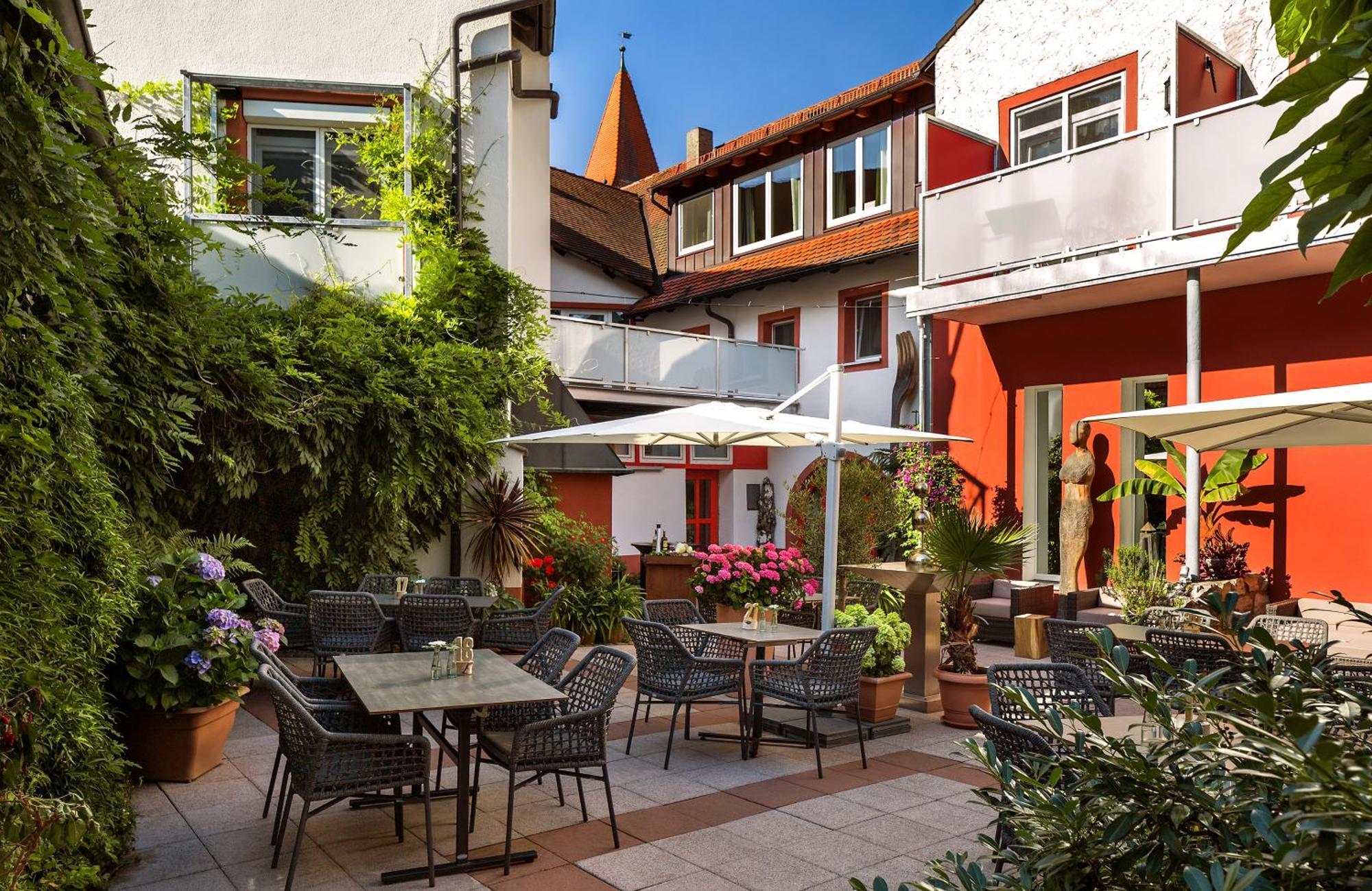 Wirtshaus & Hotel Goldener Greif Edelsfeld Eksteriør billede